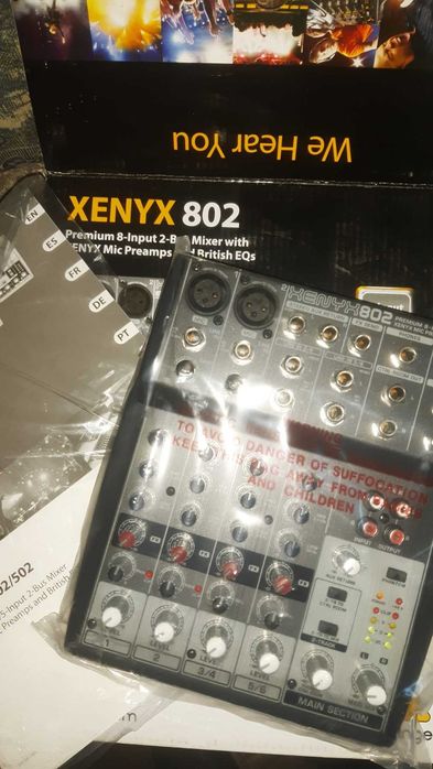 Мікшерний пульт Behringer Xenyx 802