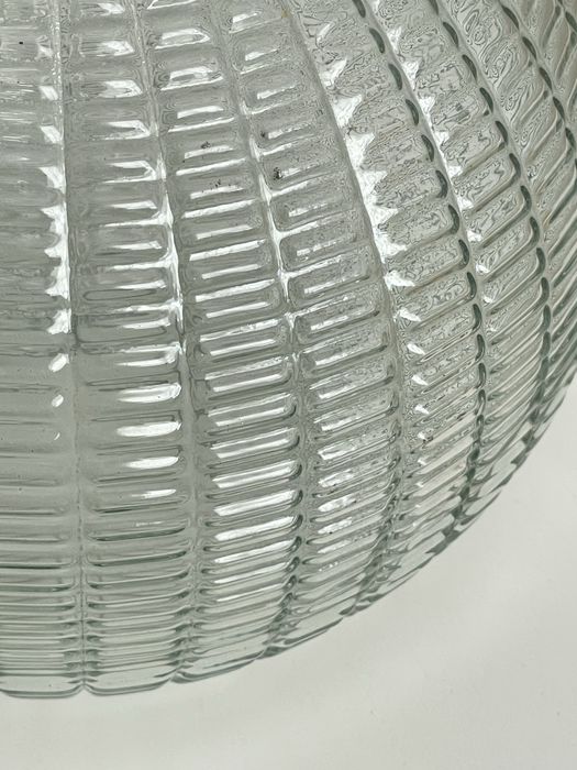 Jarra vidro com relevo tom verde da ZaraHome