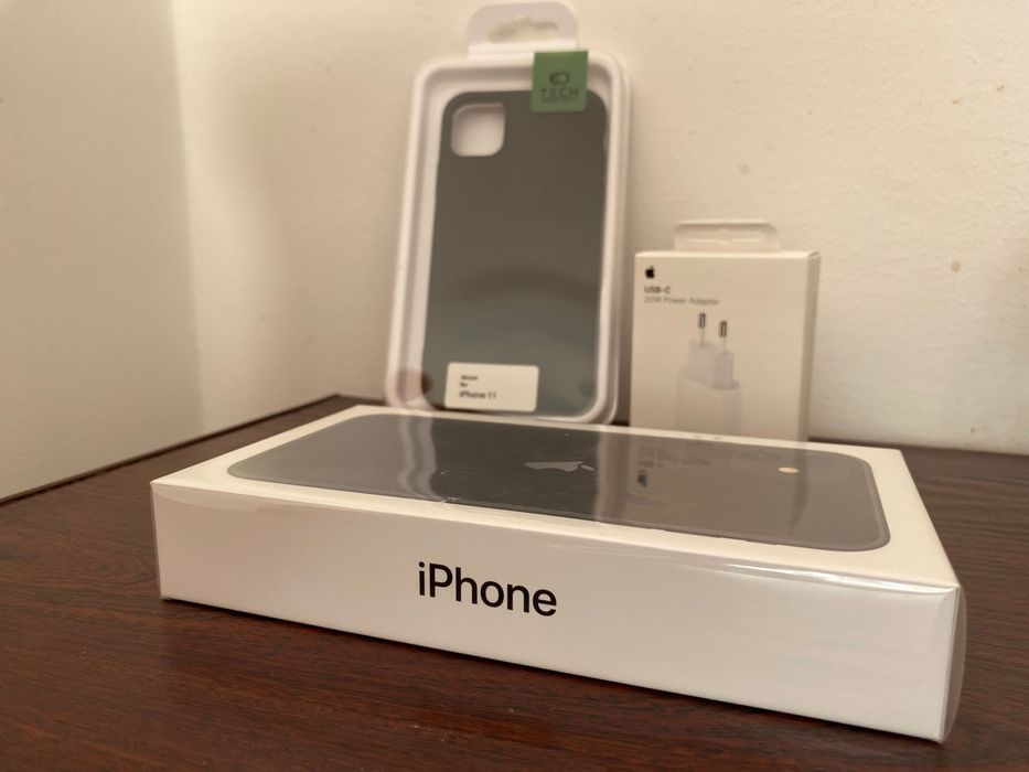 Sprzedam nowy IPhone 11 + etui + ładowarka