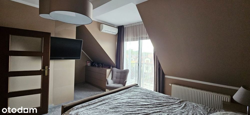 Dom szeregowy z garażem i klimatyzacją, 180 m² w CENTRUM + 2 garaże