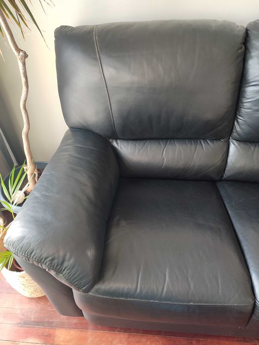 Sofá em pele preto 3 lugares