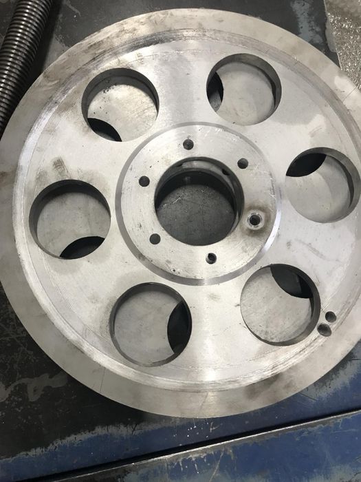Алюміневі колеса до  пилорами. Є будь-які запчастини, шківи, диски
