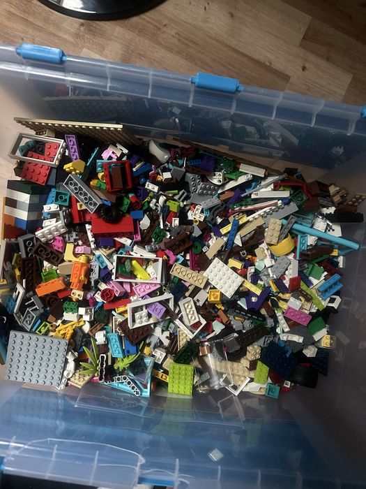 Klocki lego 8.9 kg z pudelkiem mieszane minecraft ludziki opony