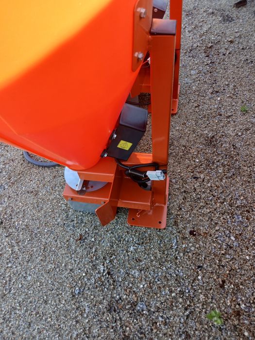 Piaskarko-Solarka Posypywarka SIEWMET 12v