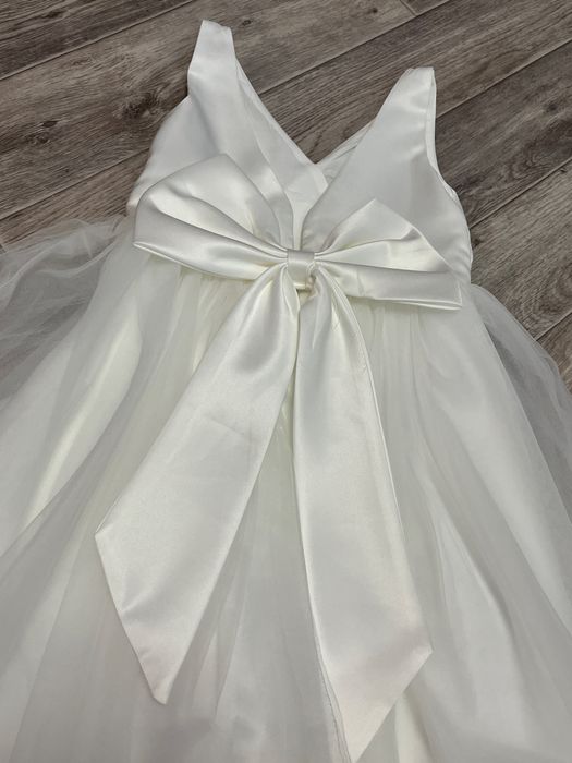 Нарядне біле пишне бальне плаття 122-128