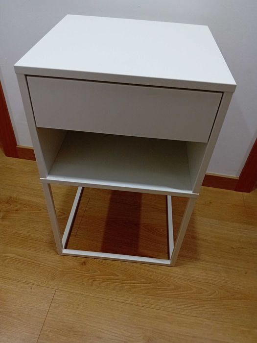 Mesa de Cabeceira VIKHAMMER