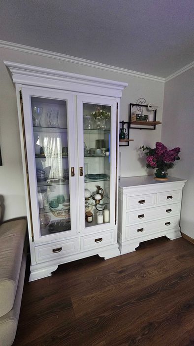 Zestaw mebli drewnianych, witryna, komoda szafka - Bydgoska Fabryka