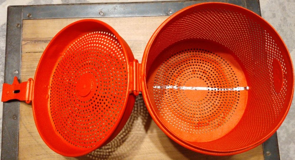 Pojemnik metalowy, perforowany, bardzo stary, unikat