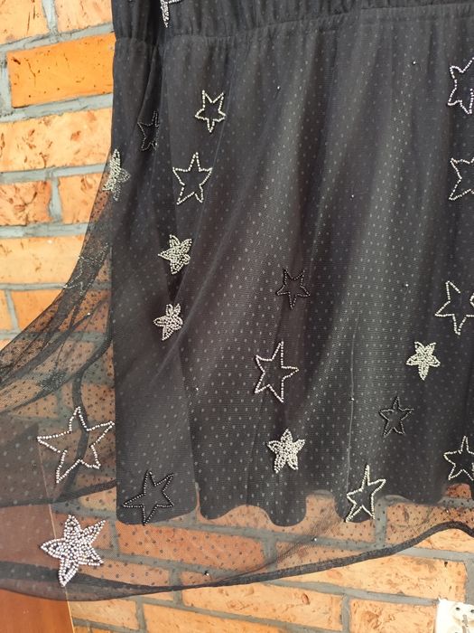 Czarna sukienka z krótkim rękawem