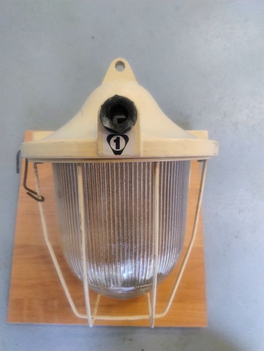 Lampa przemysłowa PRL Polam Gdańsk C-150