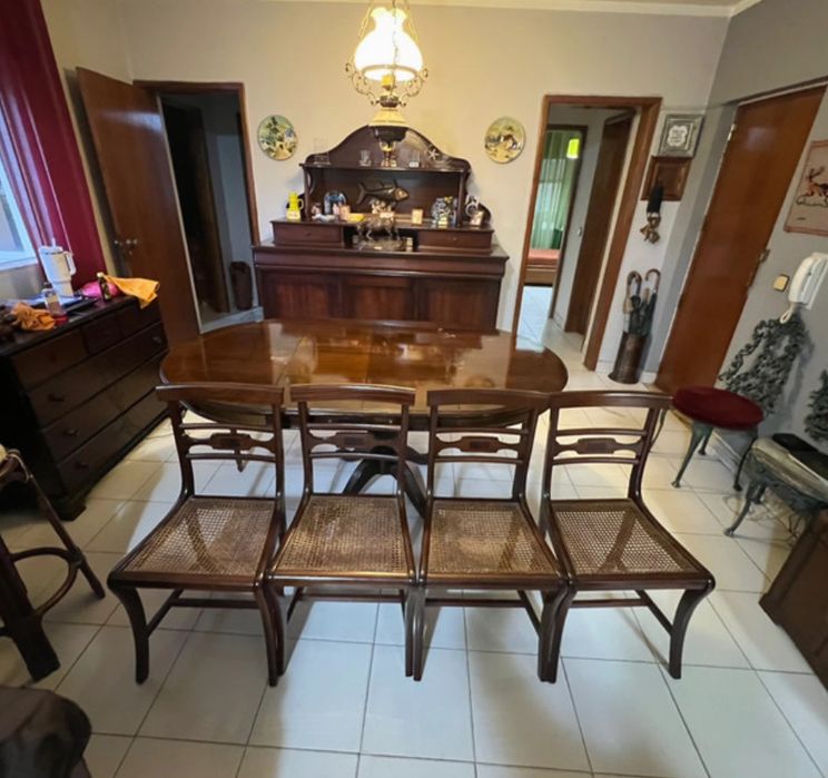 Mesa extensível em madeira maciça de cerejeira + 4 cadeiras