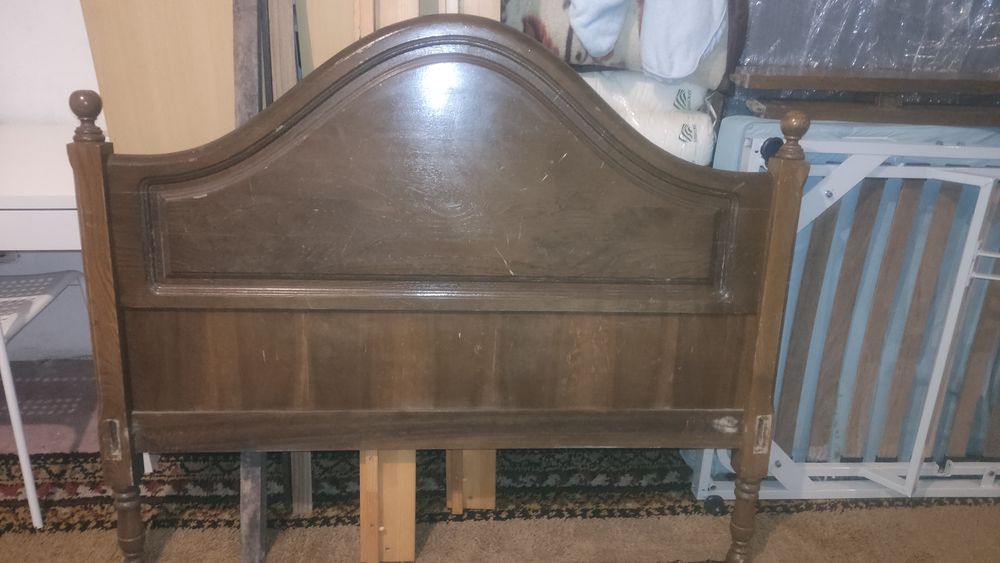 Cama de casal mas pequena ou grande de solteiro