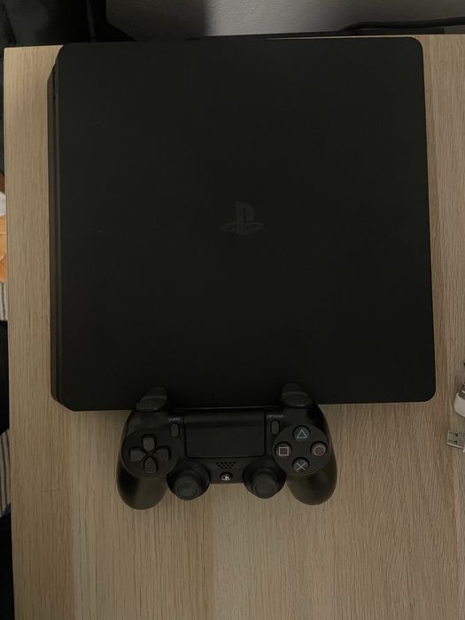 PS4 + 1 comando (se quiser: alguns jogos disponiveis)