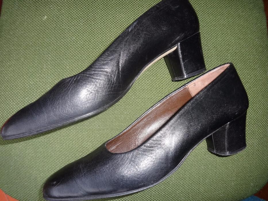 Sapatos nº 38 como novos - de estudante