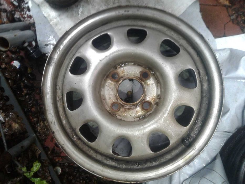 4 Flegi Stalowe VW 14 cali 4x100 ET45 Vento Golf 2 3 Passat B3 B4 Serc