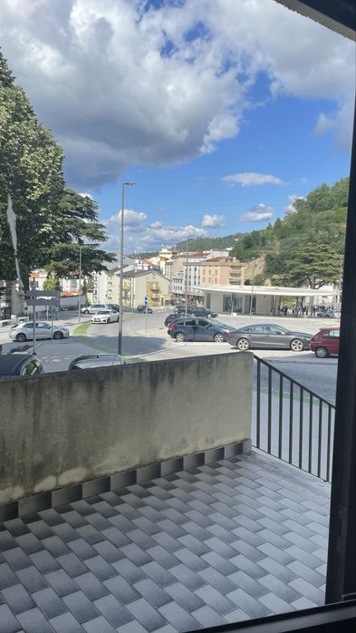 Aluga se loja/ escritorio centro de Seia