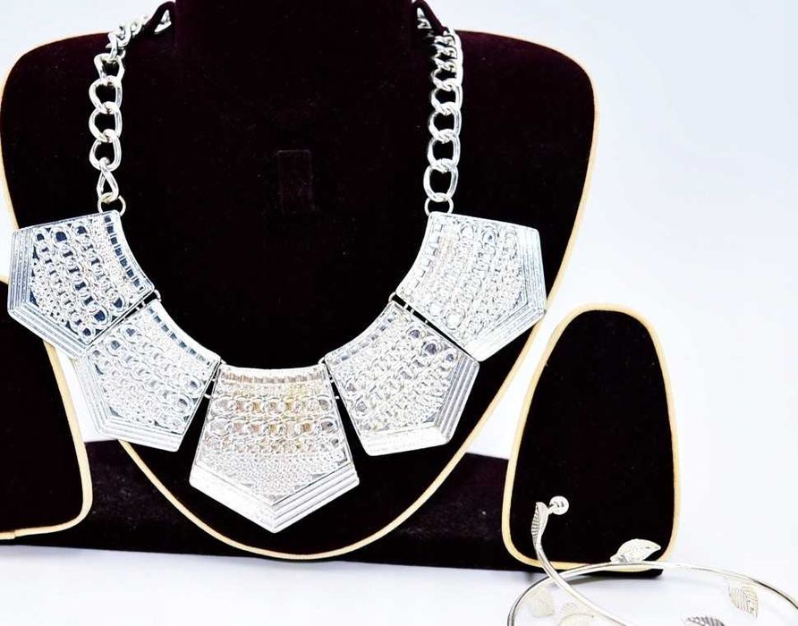 Naszyjnik liście tłoczone