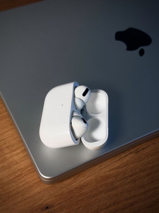 AirPods Pro (Lightning)