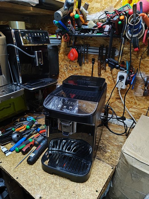 Кавомашина DeLonghi Magnifica Evo ECAM 290.22  Стан нової!