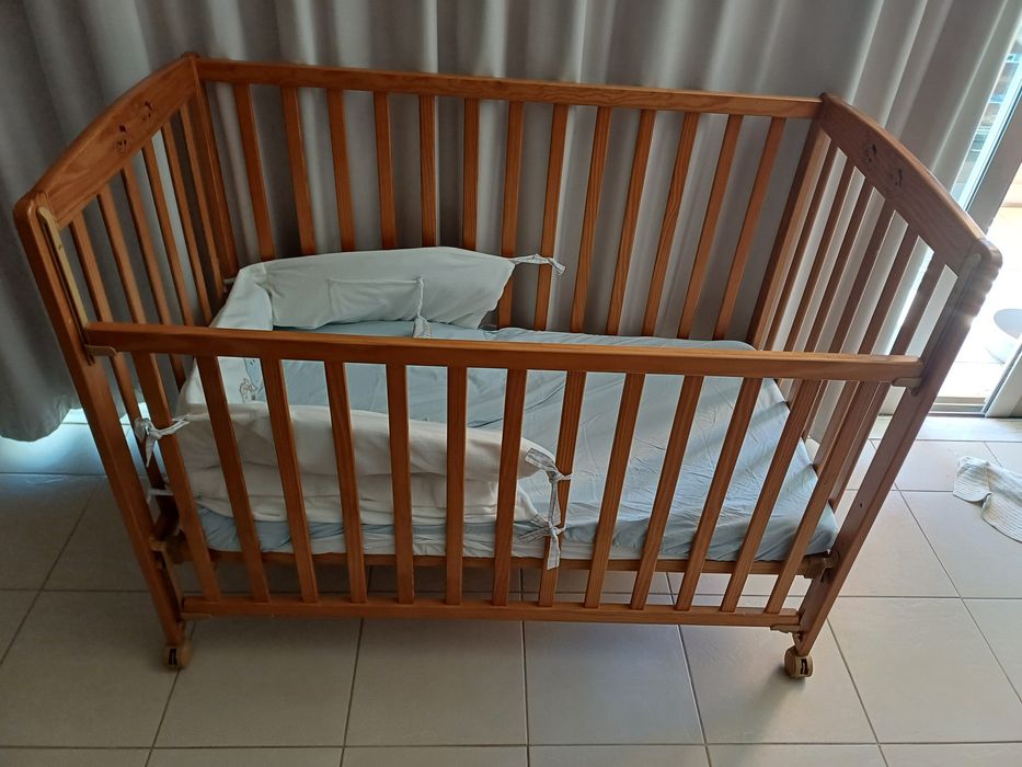 Berço de madeira