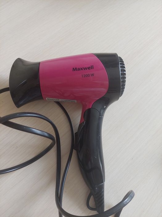 Фен для волосся.