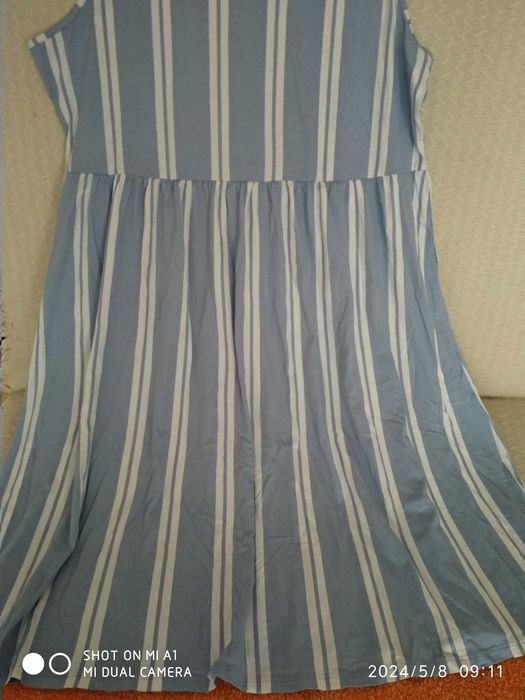 Sukienka niebieska w pasy pionowe r-48