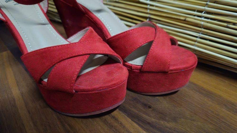 Sandálias vermelhas