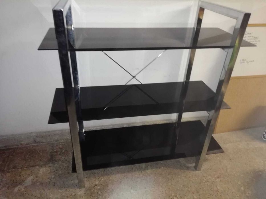 Estante de Inox e vidro