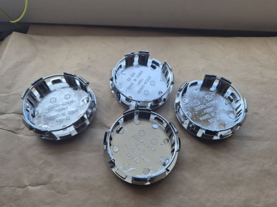 Dekielki Zaślepki kapsle do alu felg do Toyota czarne 61/61mm promocja