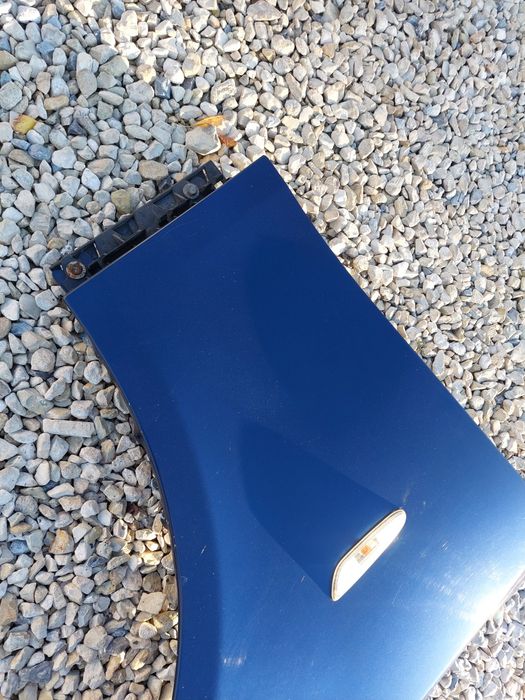 Blotnik prawy przód BMW E60 E61 Tieefseblau w kolor