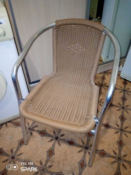 Стілець плетений з лози