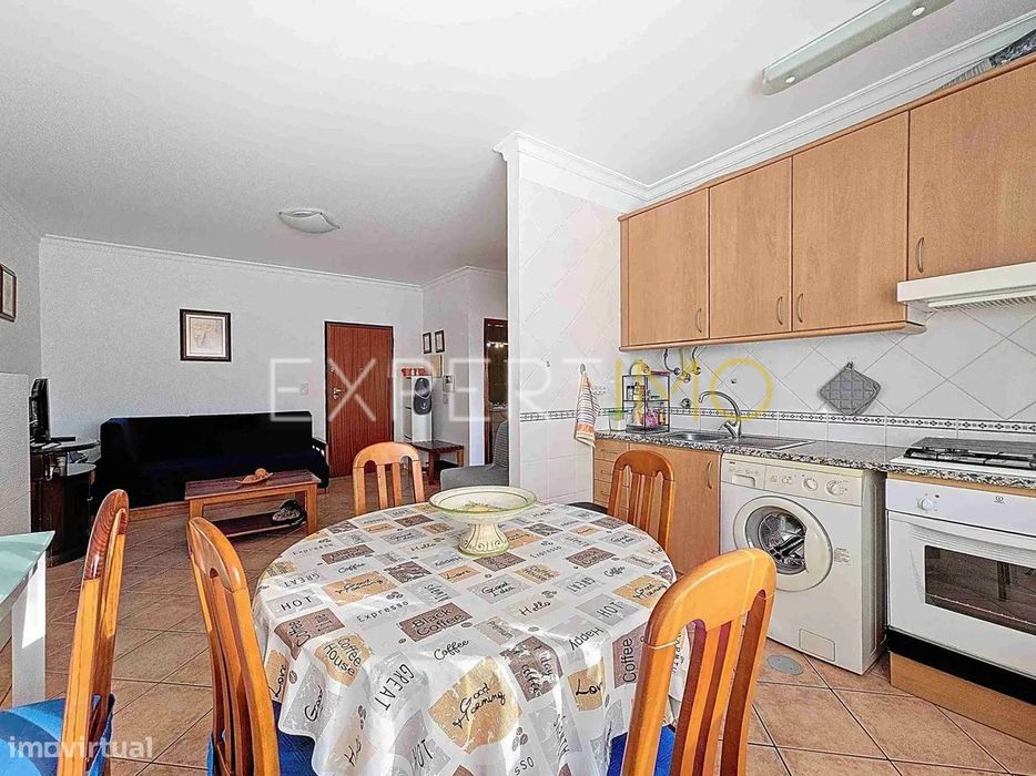 Apartamento T1 a 300m da Praia da Rocha com garagem e piscina