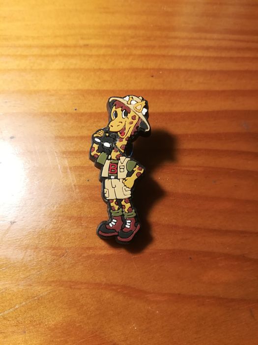 Girafa pin em borracha