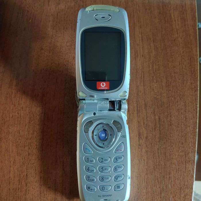 LG GB 102.а також Sharp GX 10 телефон.