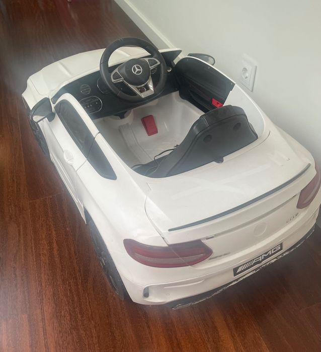 Carro electrico Mercedes AMG com carregador para criança
