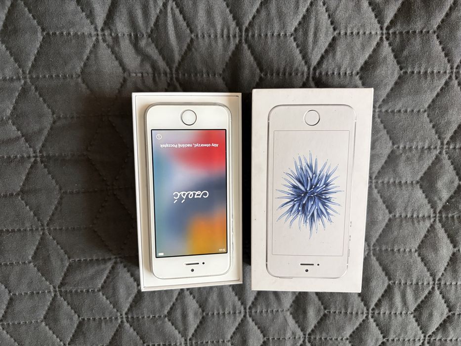 iPhone SE 32GB Silver Model A1723 sprawny bez simlocka nowa bateria