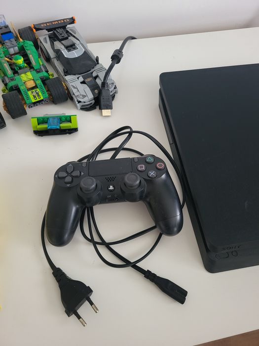 PS4 SLIM bardzo zadbana
