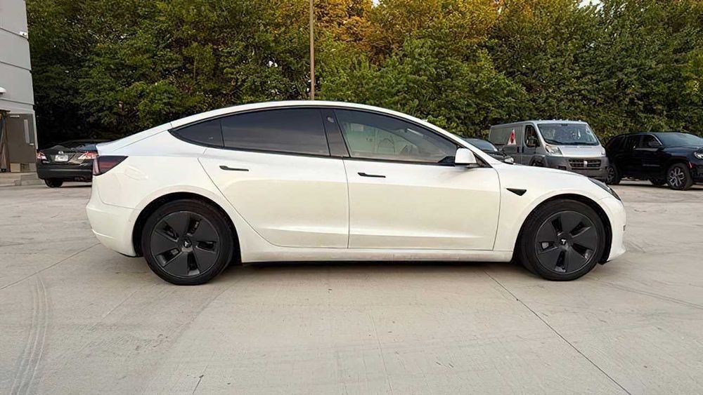 Tesla Model 3 Long Range      2022