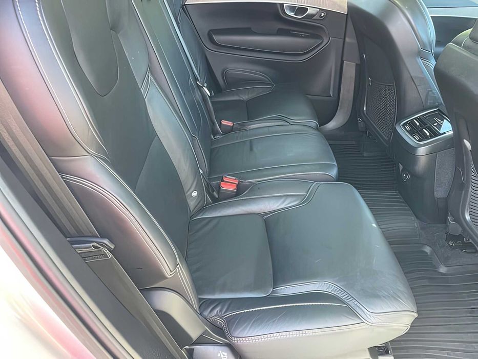 Volvo XC90      2022
