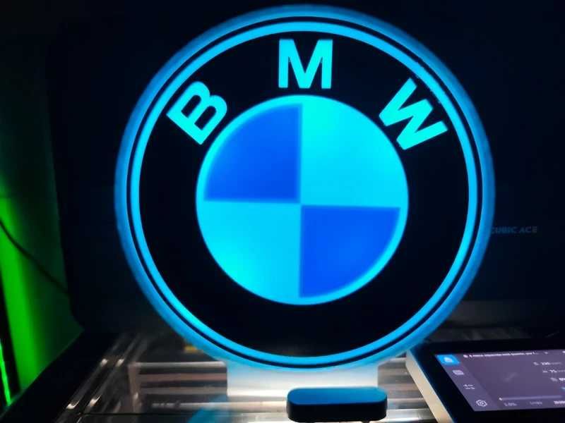 Lightbox luminaria decorativa BMW com caixa branca