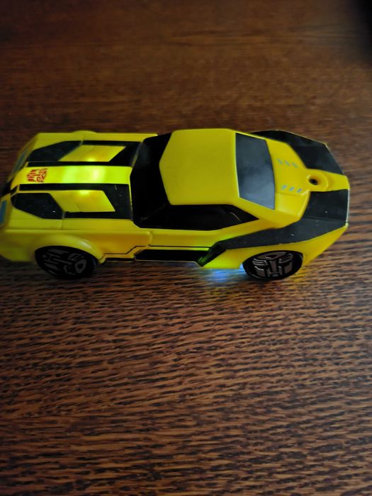 Игрушка  машинка- робот. Бамбербил.