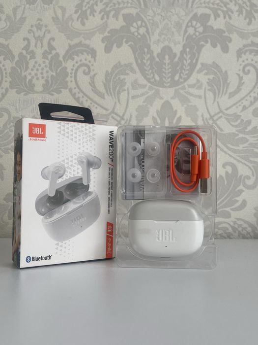 Продам наушники JBL wave 200
