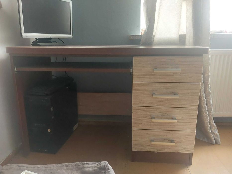 Sprzedam biurko.