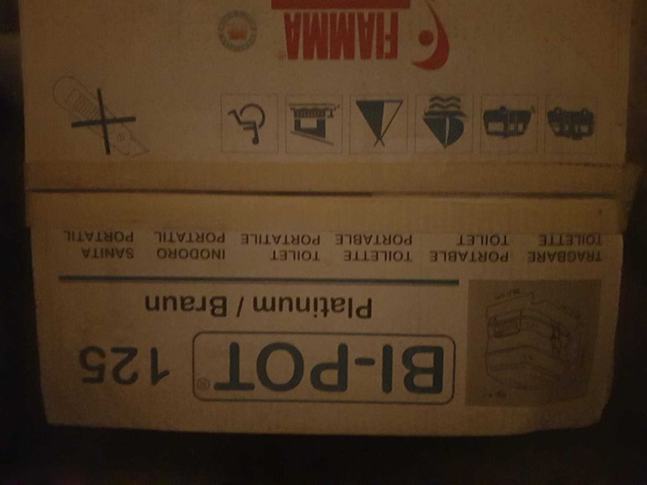 Turystyczne przenosne WC nieuźywane