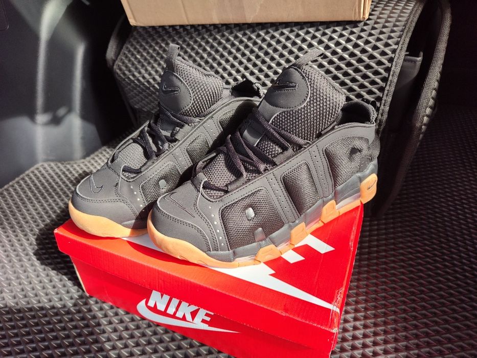 Nike Uptempo Low black gum