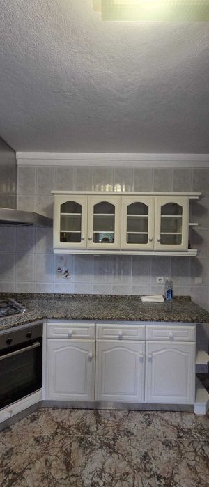 Cozinha (móveis, banca, pio e placa de fogão)
