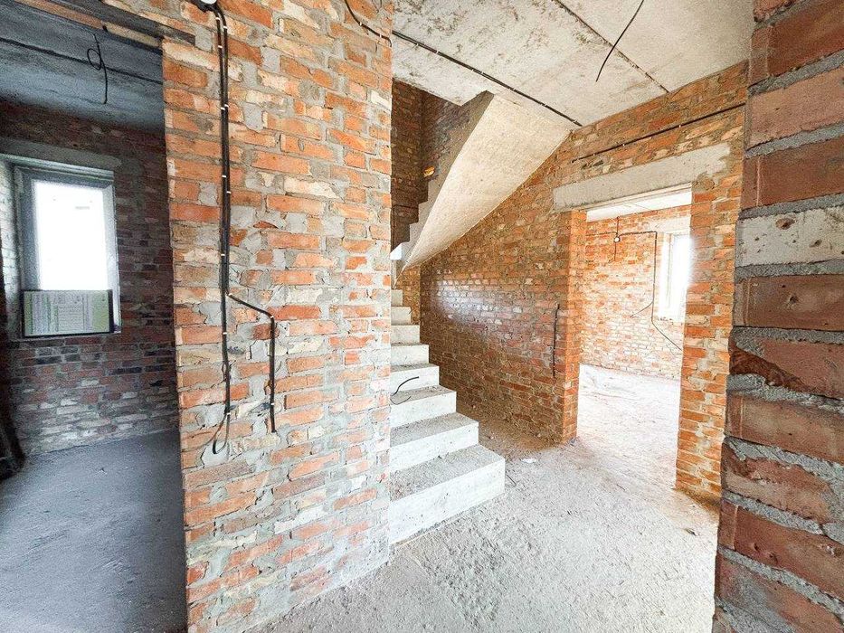 ОКРЕМОСТОЯЧИЙ  БУДИНОК  Локація: масив Кришталевий