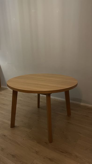 Drewniany stół rozkładany okrągły