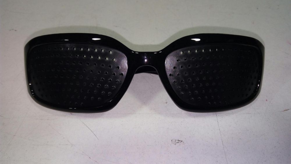 óculos terapêuticos pinhole