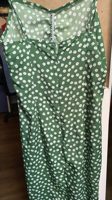 Vestido com abertura lateral